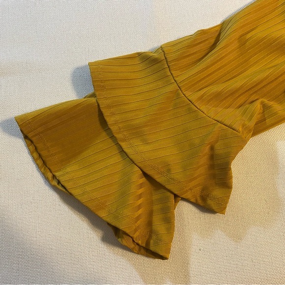 Mustard Shift Dress | L | Yellow, Flared Sleeves, Detachable Necklace - Picture 6 of 6
